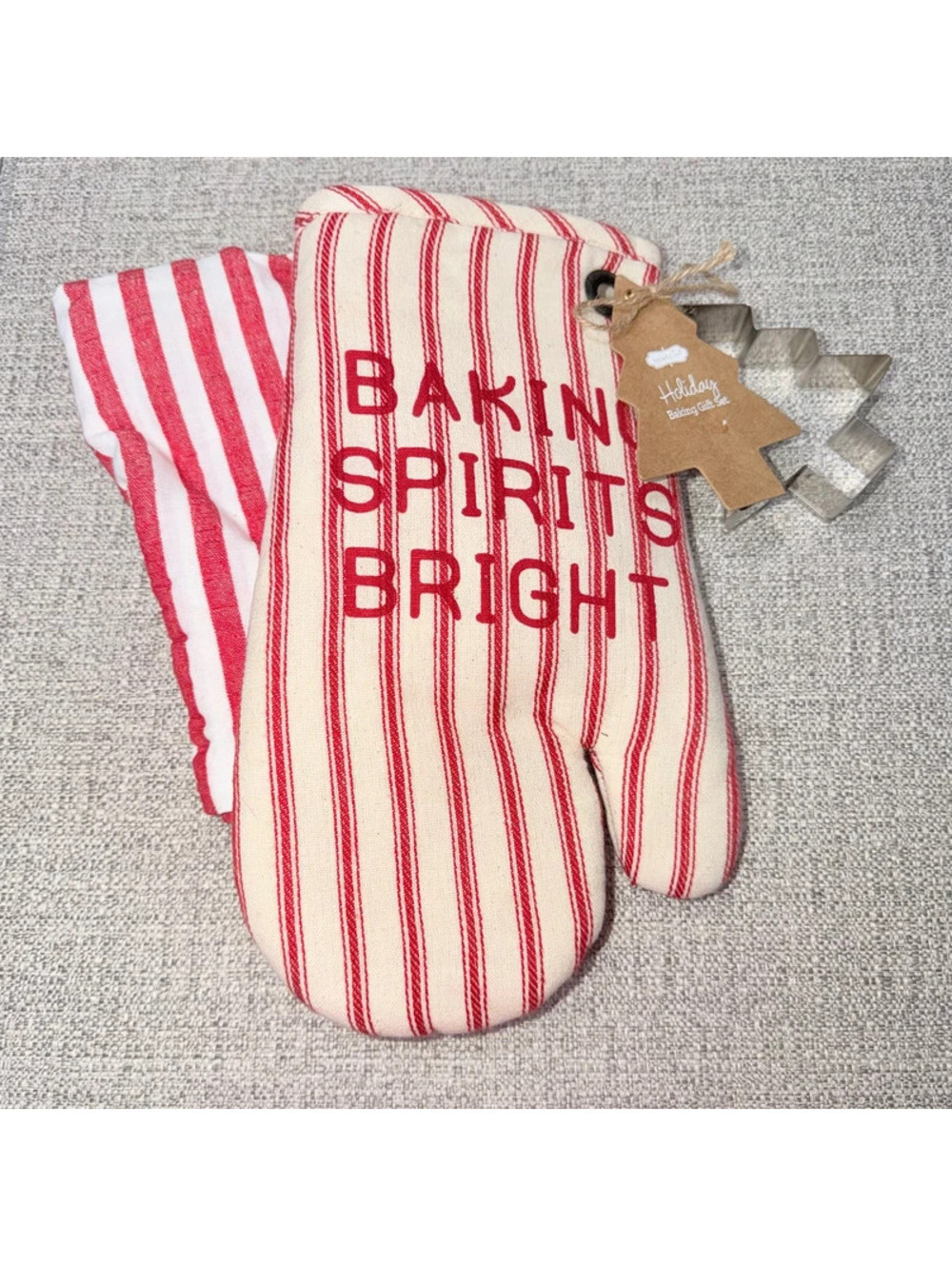 New Mud Pie Holiday Baking Gift Set Oven Mitt Towel Christmas Tree Cookie Cutter
